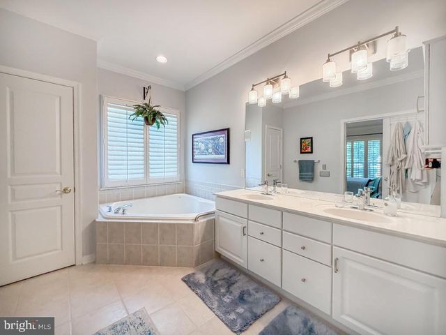 15 MCCONKEY DR, Washington Crossing, PA 18977