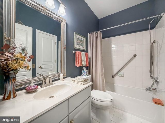 15 MCCONKEY DR, Washington Crossing, PA 18977