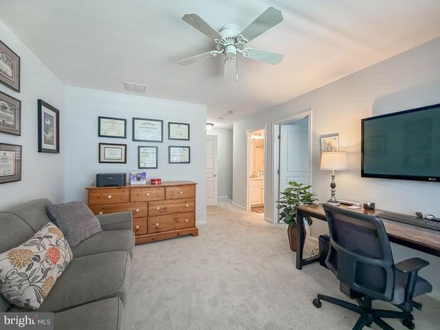 15 MCCONKEY DR, Washington Crossing, PA 18977