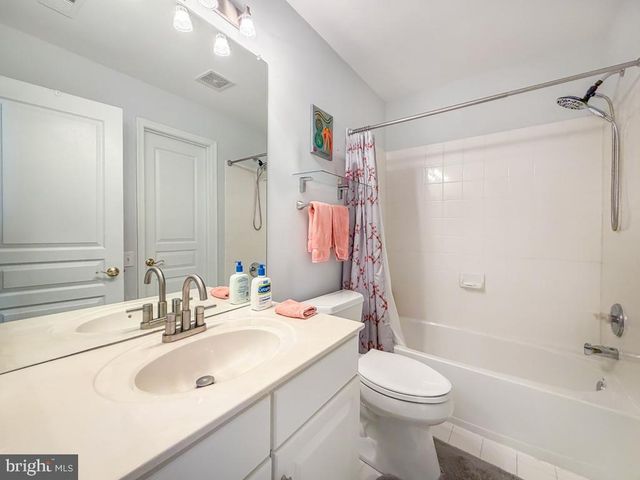 15 MCCONKEY DR, Washington Crossing, PA 18977