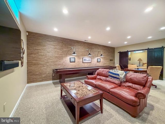 15 MCCONKEY DR, Washington Crossing, PA 18977