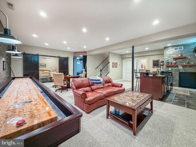 15 MCCONKEY DR, Washington Crossing, PA 18977