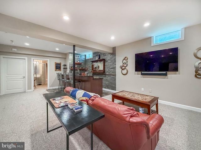 15 MCCONKEY DR, Washington Crossing, PA 18977