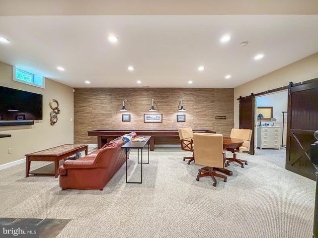 15 MCCONKEY DR, Washington Crossing, PA 18977