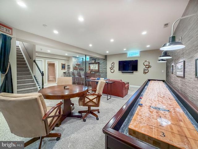 15 MCCONKEY DR, Washington Crossing, PA 18977