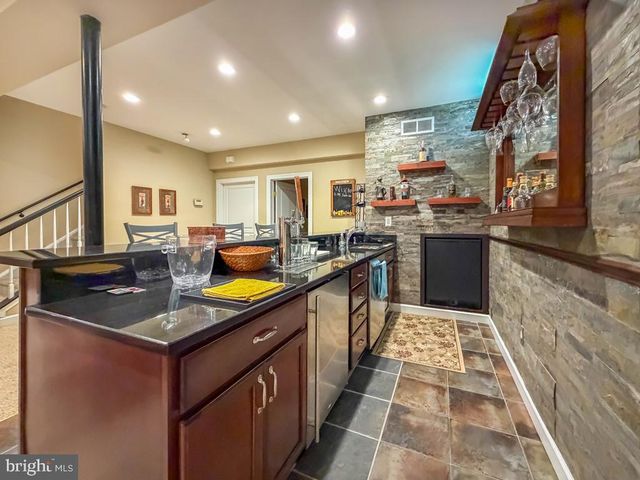 15 MCCONKEY DR, Washington Crossing, PA 18977