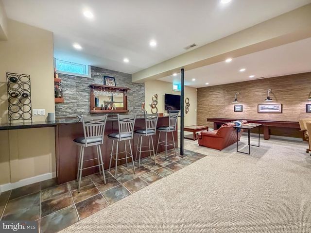 15 MCCONKEY DR, Washington Crossing, PA 18977
