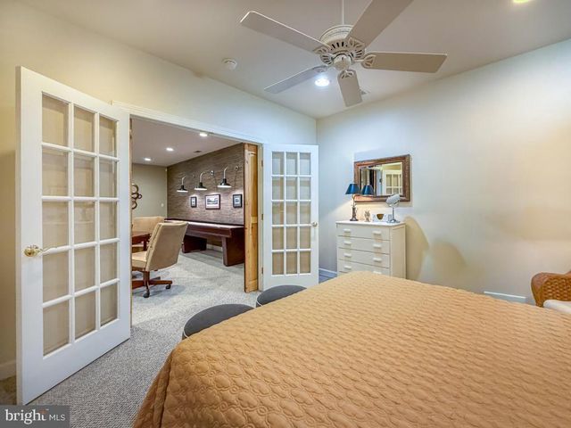 15 MCCONKEY DR, Washington Crossing, PA 18977
