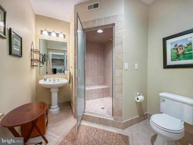15 MCCONKEY DR, Washington Crossing, PA 18977