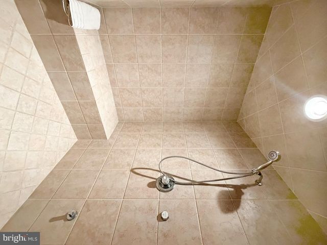 15 MCCONKEY DR, Washington Crossing, PA 18977