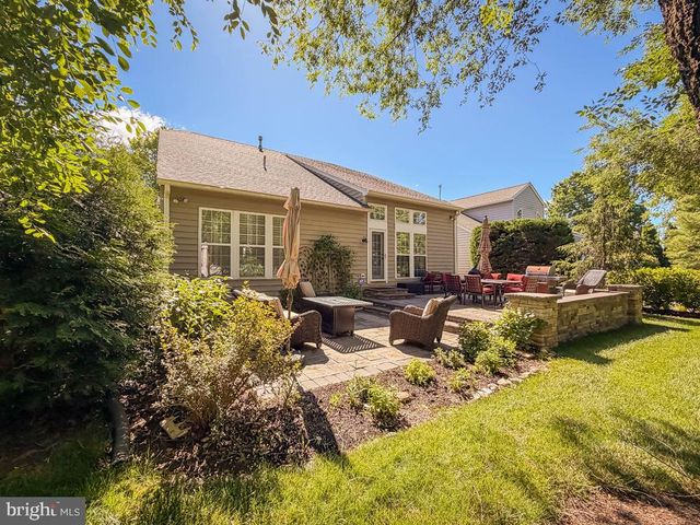 15 MCCONKEY DR, Washington Crossing, PA 18977