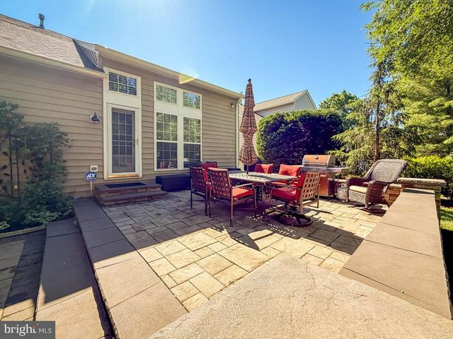 15 MCCONKEY DR, Washington Crossing, PA 18977
