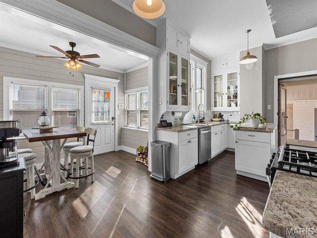 103 N Rapp Avenue, Columbia, IL 62236