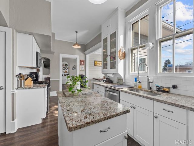 103 N Rapp Avenue, Columbia, IL 62236