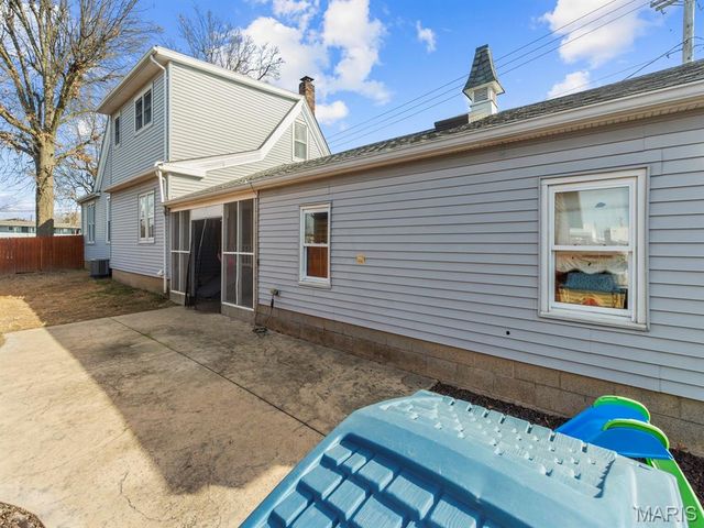 103 N Rapp Avenue, Columbia, IL 62236