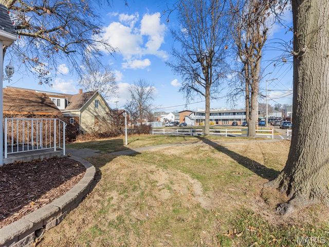 103 N Rapp Avenue, Columbia, IL 62236