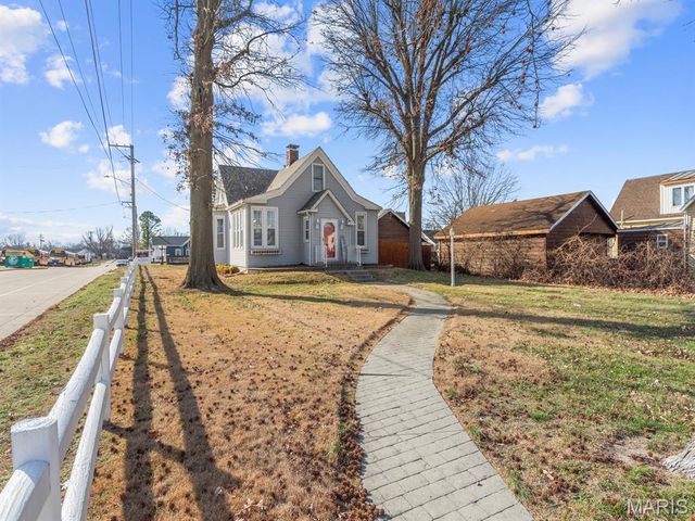 103 N Rapp Avenue, Columbia, IL 62236