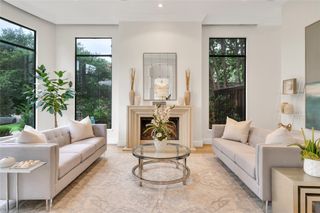 3845 N Versailles Avenue, Dallas, TX 75209