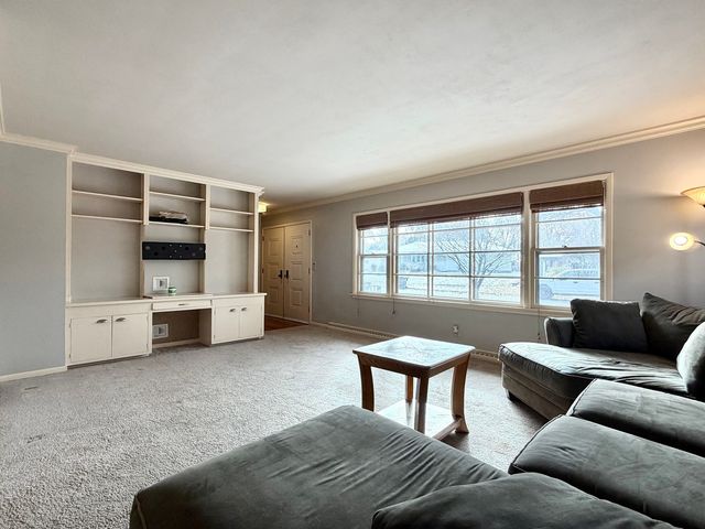 1211 Mayfair Place, Rockford, IL 61107