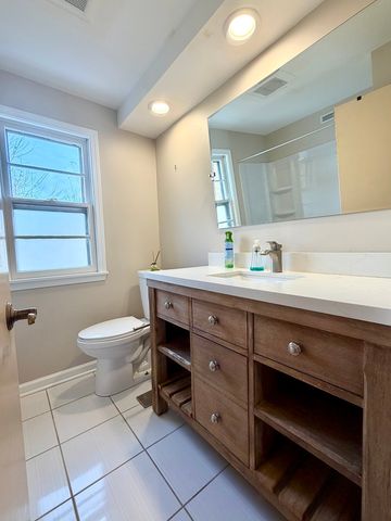 1211 Mayfair Place, Rockford, IL 61107