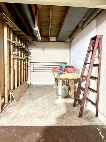 1211 Mayfair Place, Rockford, IL 61107