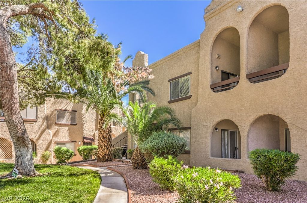 5181 Pioneer Avenue 202, Las Vegas, NV 89146 — photo 2
