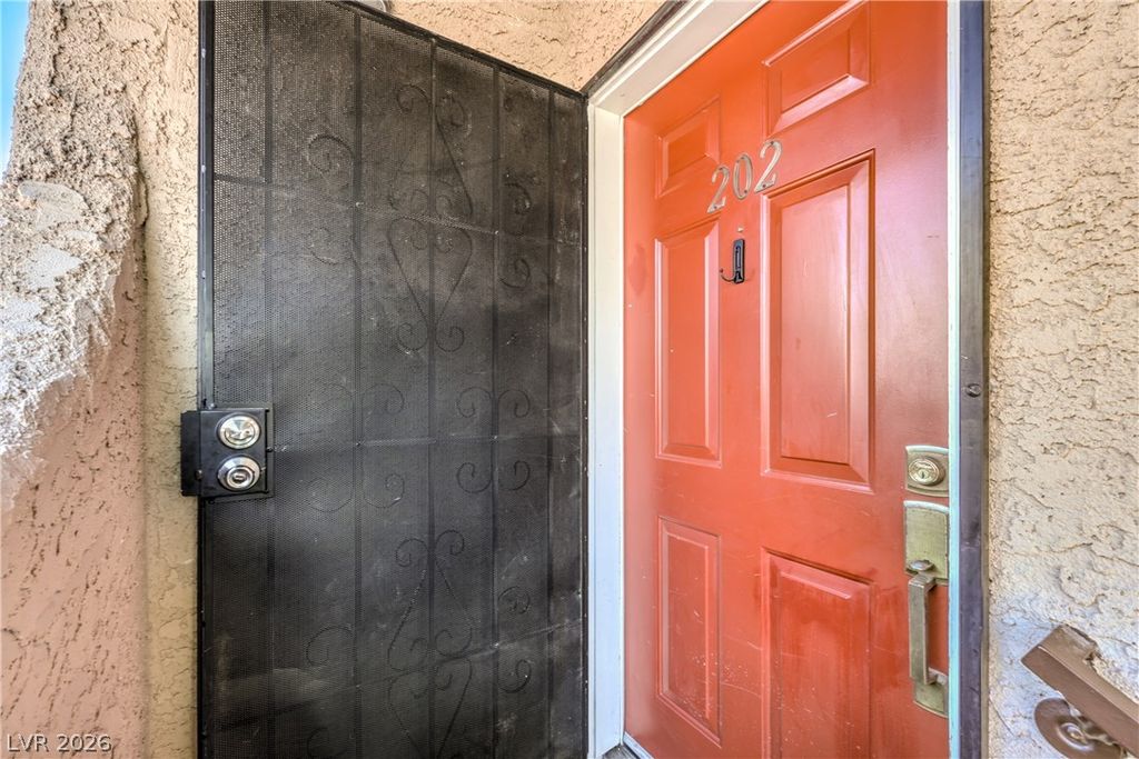 5181 Pioneer Avenue 202, Las Vegas, NV 89146 — photo 4