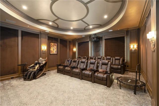 935 W Foothill Boulevard, Arcadia, CA 91006