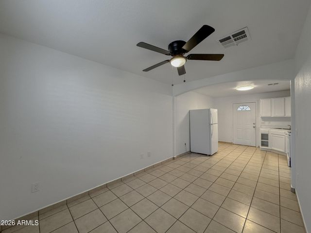 1023 E OLD SOUTHERN Avenue B, Phoenix, AZ 85042
