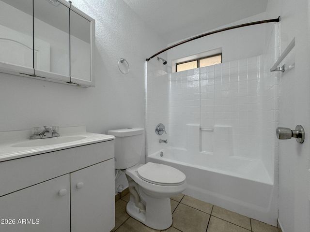 1023 E OLD SOUTHERN Avenue B, Phoenix, AZ 85042