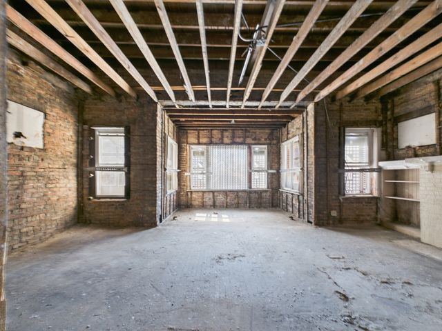 7339 S Bennett Avenue, Chicago, IL 60649