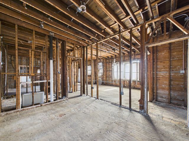 7339 S Bennett Avenue, Chicago, IL 60649