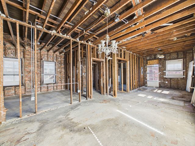 7339 S Bennett Avenue, Chicago, IL 60649