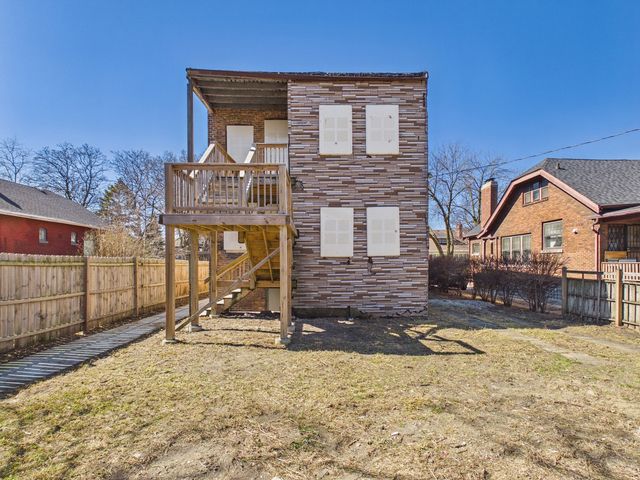 7339 S Bennett Avenue, Chicago, IL 60649