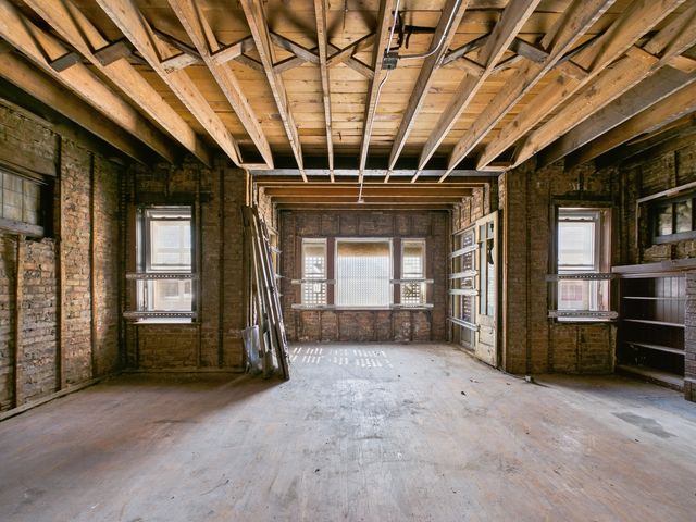 7339 S Bennett Avenue, Chicago, IL 60649