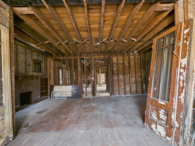 7339 S Bennett Avenue, Chicago, IL 60649