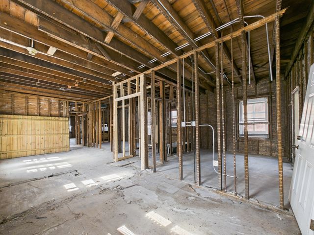 7339 S Bennett Avenue, Chicago, IL 60649