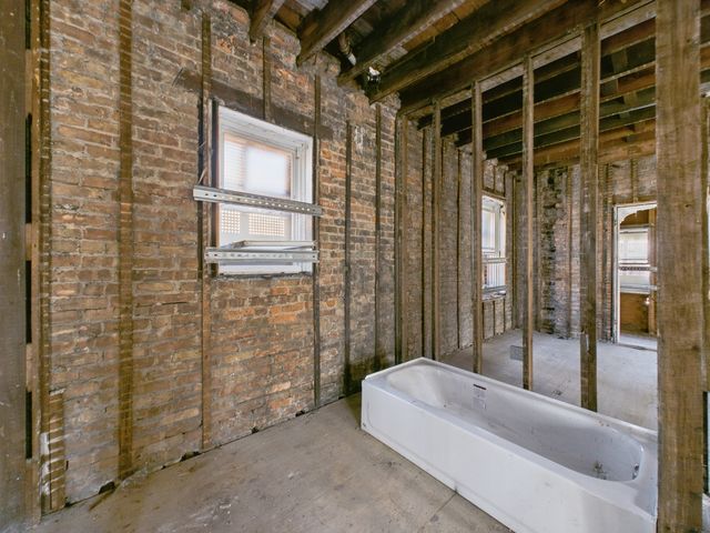 7339 S Bennett Avenue, Chicago, IL 60649