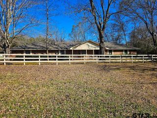 517 An County Rd 147, Palestine, TX 75801