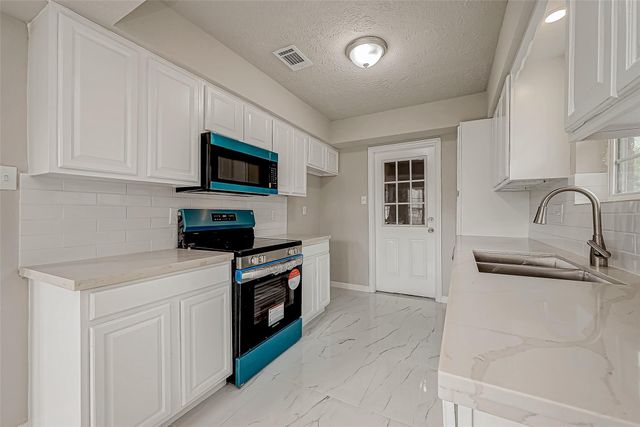 635 Tarpaulin Way, Crosby, TX 77532