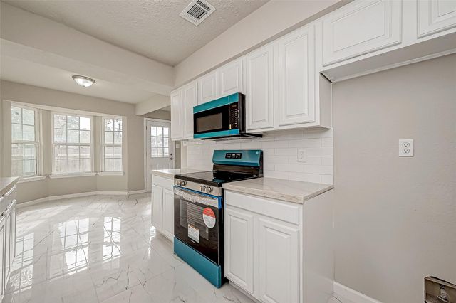 635 Tarpaulin Way, Crosby, TX 77532