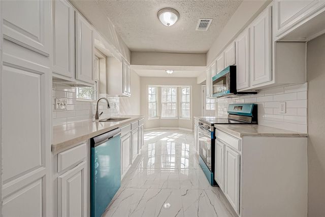 635 Tarpaulin Way, Crosby, TX 77532