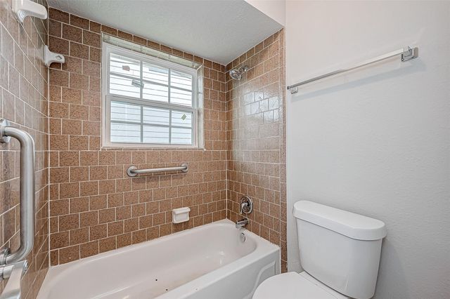 635 Tarpaulin Way, Crosby, TX 77532