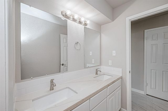 635 Tarpaulin Way, Crosby, TX 77532