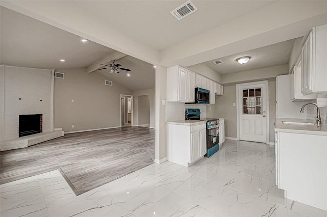 635 Tarpaulin Way, Crosby, TX 77532
