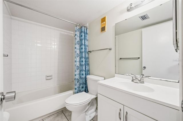 100 SWEETGUM WOODS COURT 13D, Deltona, FL 32725