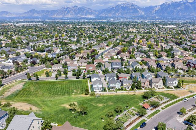 10262 S MILLERTON DR, South Jordan, UT 84009