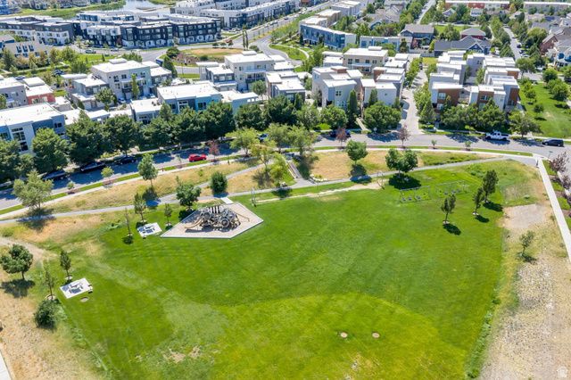 10262 S MILLERTON DR, South Jordan, UT 84009