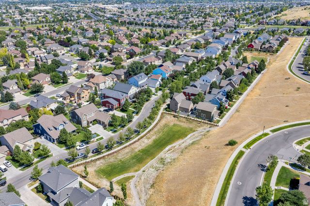 10262 S MILLERTON DR, South Jordan, UT 84009