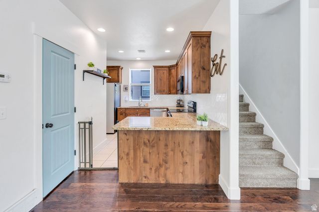 10262 S MILLERTON DR, South Jordan, UT 84009